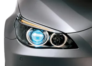 fanale auto acceso