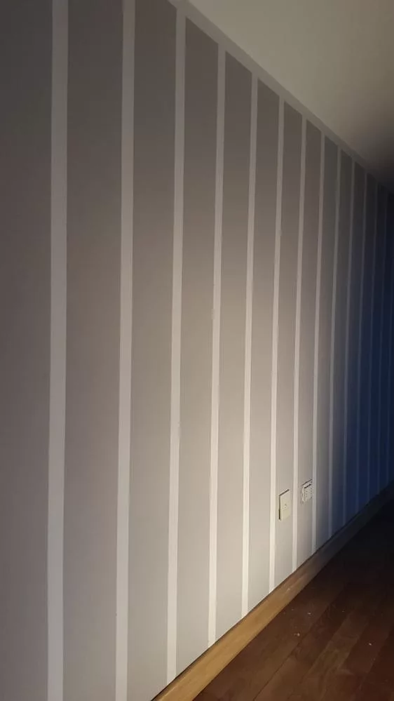 decorazione parete righe